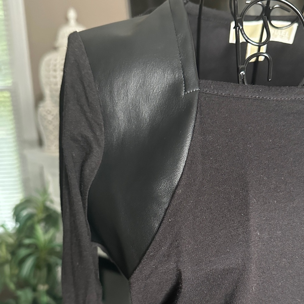 💎💎💎 Michael Kors Black Long Sleeve Blouse - Picture 3 of 5